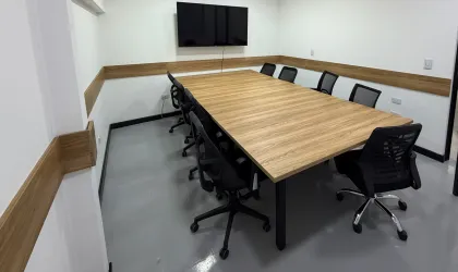 Sala de juntas en Cree Coworking Cali